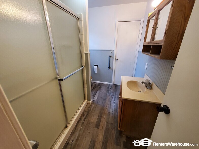 Building Photo - 111 Douglas Ave W