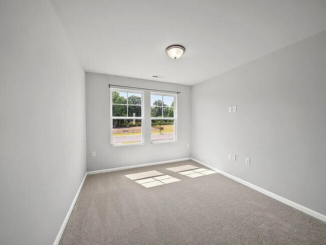 Building Photo - Lease OR Lease to Own