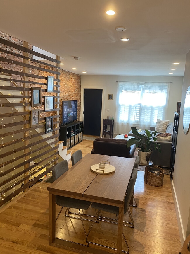 Living Rm - 2010 S Philip St