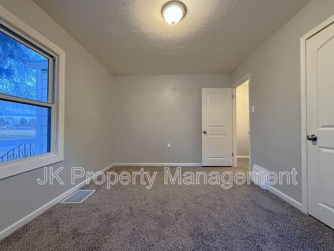 Building Photo - 2312 5th Ave N