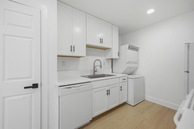Building Photo - 1040 Gardena