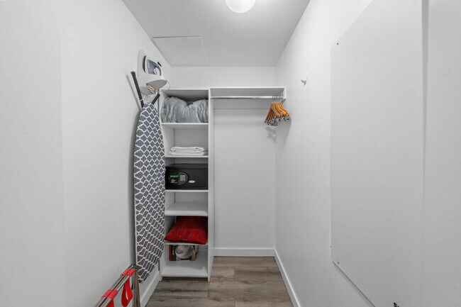 Building Photo - 2602 E Hallandale Beach Blvd