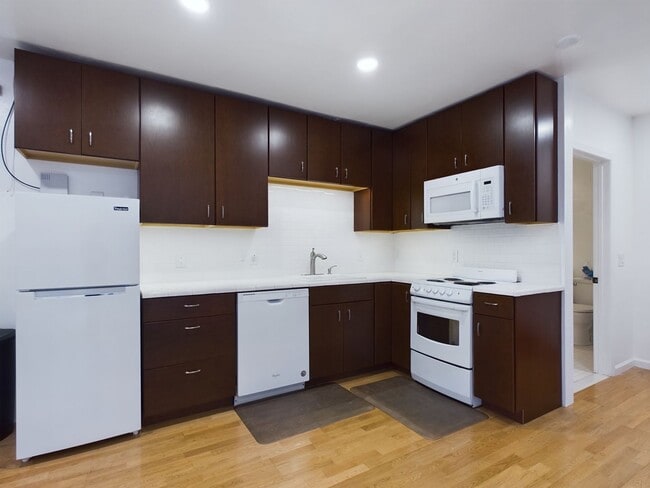 Building Photo - Beautifully remodeled studio downtown PG