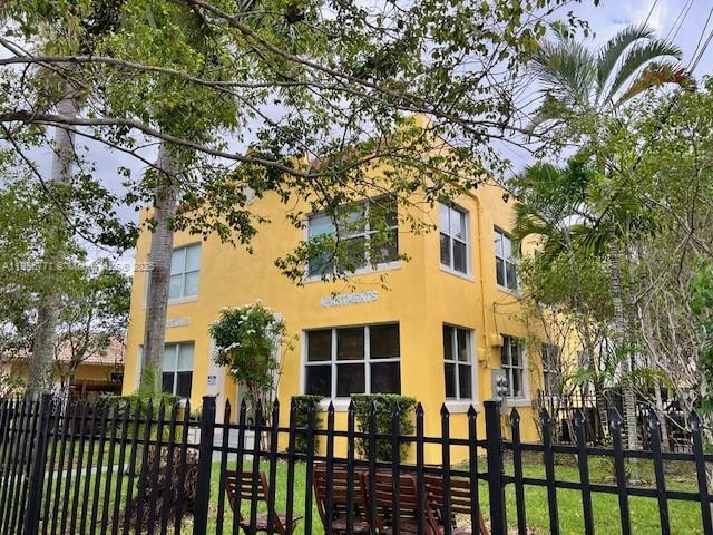 Building Photo - 1000 SW 12th Ct