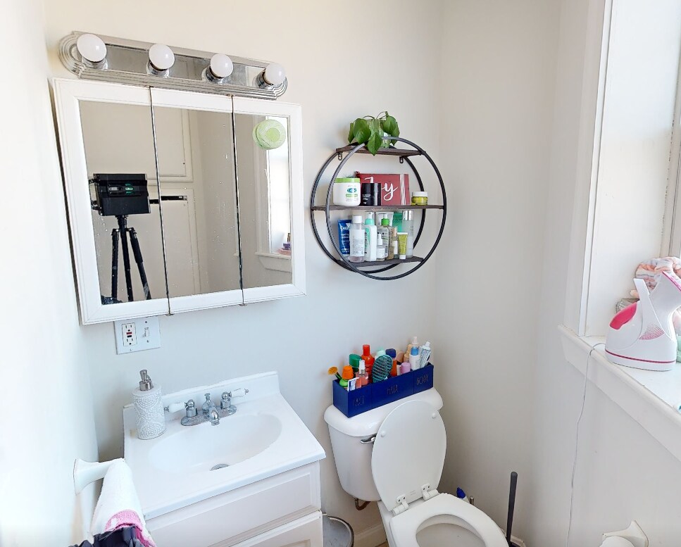 Building Photo - 4 Bishop Allen Dr