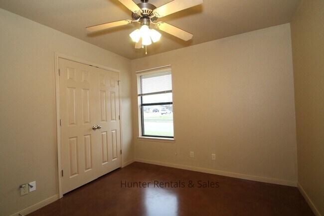 Building Photo - Spectacular Duplex--Won't last long!