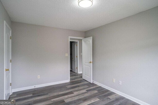 Building Photo - 3243 Newtons Crest Cir