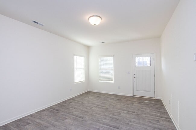 Building Photo - BEAUTIFUL 3BD/2.5BTH Townhome in Belmont a...