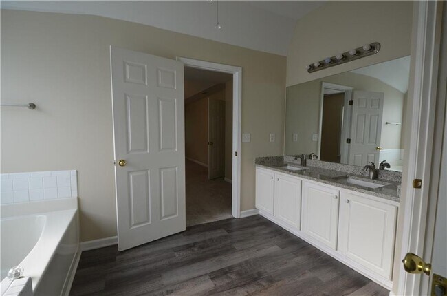 Building Photo - 2076 Fairport Way