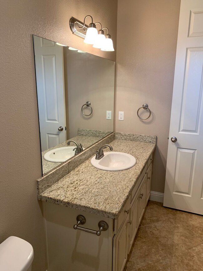 Building Photo - 1194 Paradise Loop