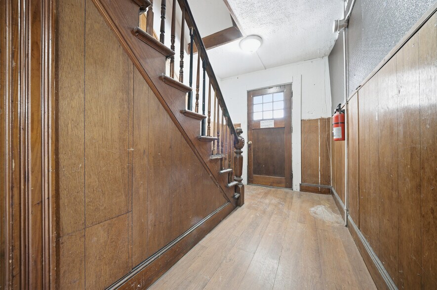 Building Photo - 367 Spruce St