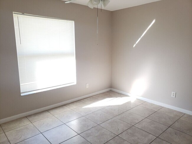 Building Photo - WR-16 Gebel 1101 Duplex