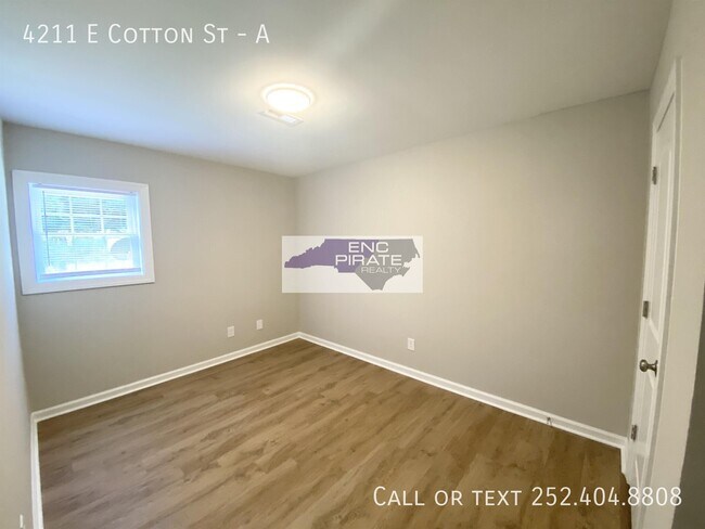 Building Photo - 4211 E Cotton St