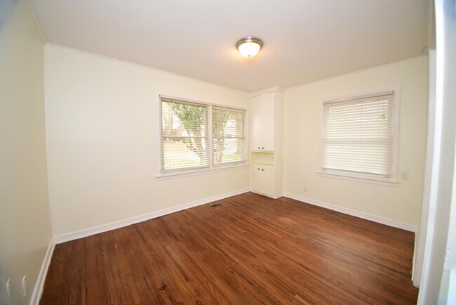 Building Photo - 3522 S Toledo Ave