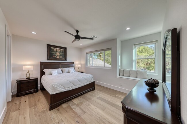 Building Photo - Stunning Green Valley, Guard Gated Communi...