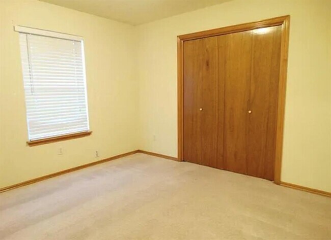 Building Photo - 8812 NW 85th Pl