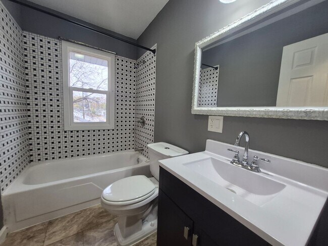 Building Photo - 413-415 N Penn Ave