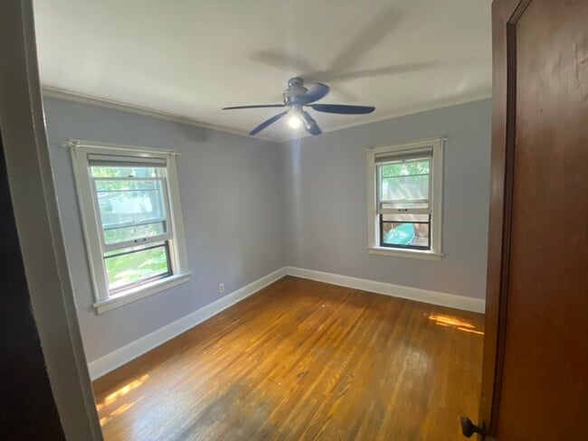 Building Photo - 2826 S 39th Ave