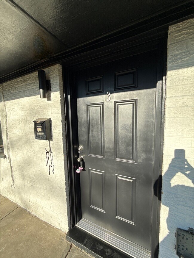 Building Photo - Kirkup Ave