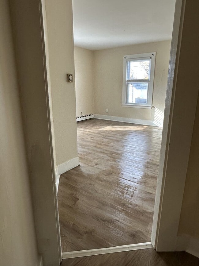 Building Photo - 160-162 Center Street