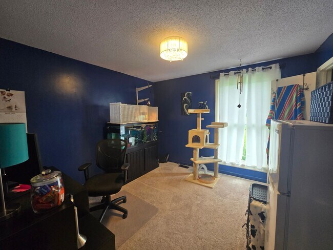 Building Photo - Country Charm Meets City Convenience – You...