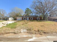 Building Photo - 1422 Wooddell Dr