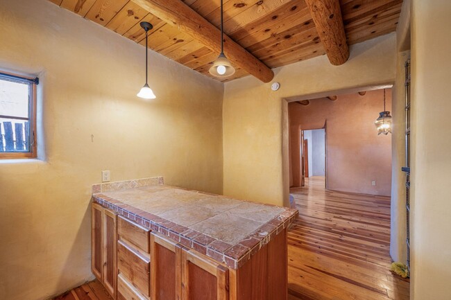 Building Photo - Santa Fe Charm in the Historic Guadalupe D...