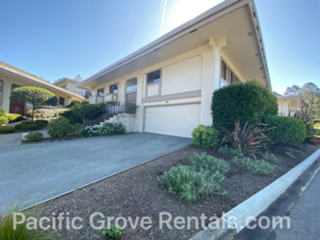 Building Photo - Amazing Views from this 3-Bedroom 3 Bath C...