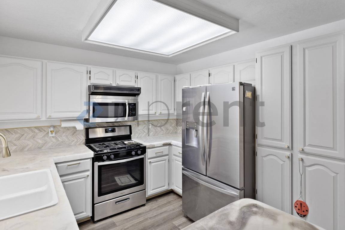 Building Photo - Unit 1022