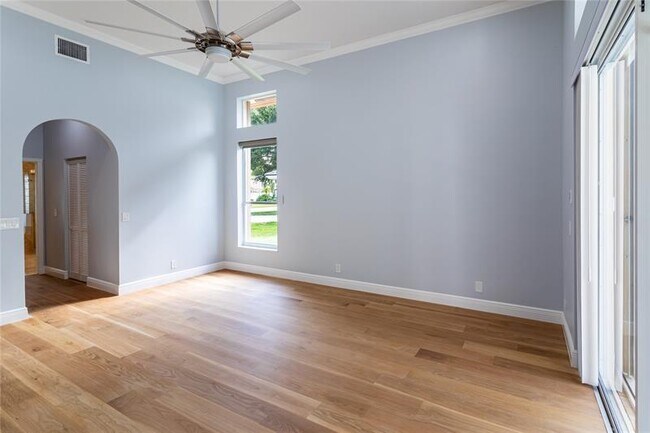 Building Photo - 15683 Cypress Park Dr