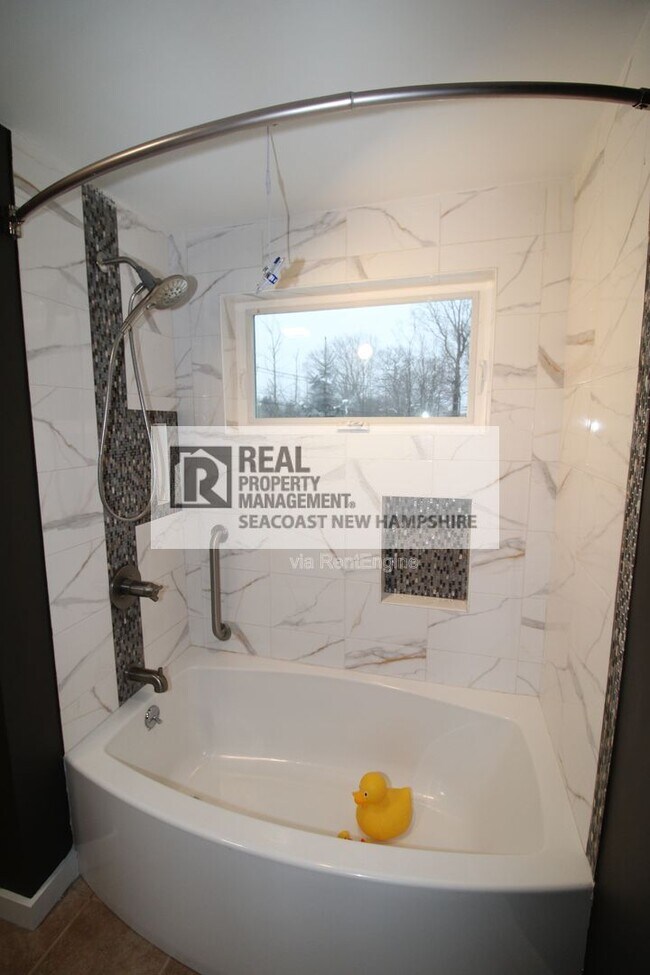 Building Photo - 182 Madbury Rd