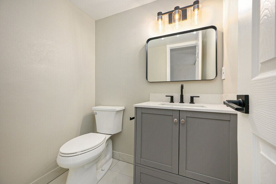 Building Photo - 7401 Longview Rd