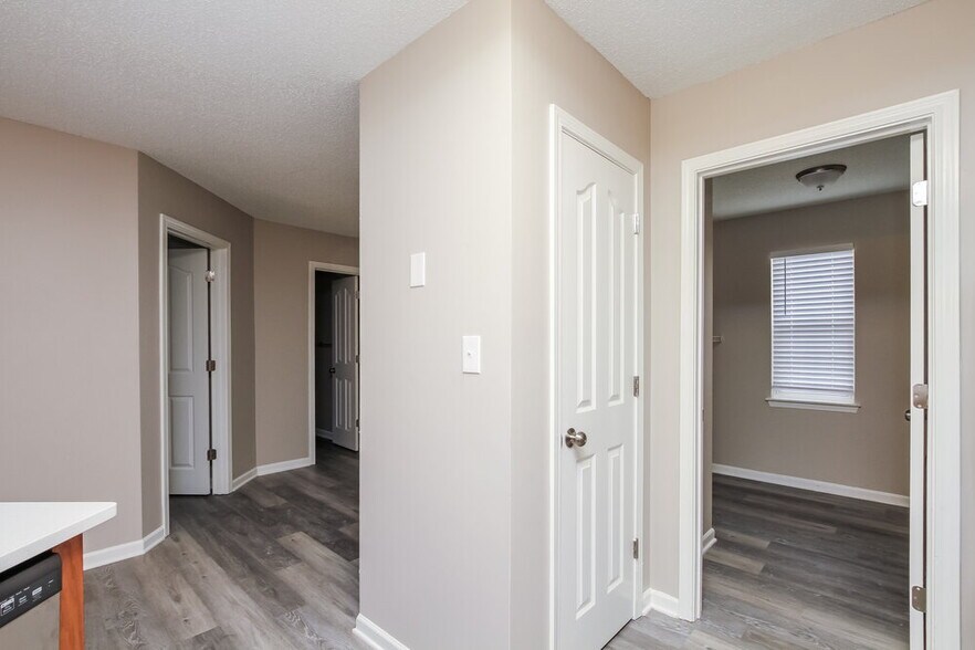 Building Photo - 135 English Hills Dr