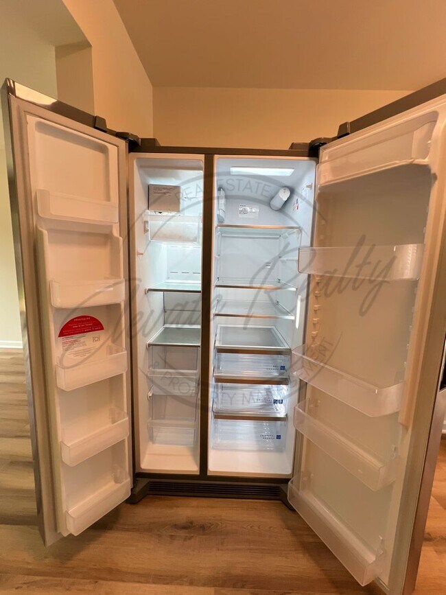 Building Photo - SPECIAL: FIRST MONTHS RENT FREE! Two Bedro...