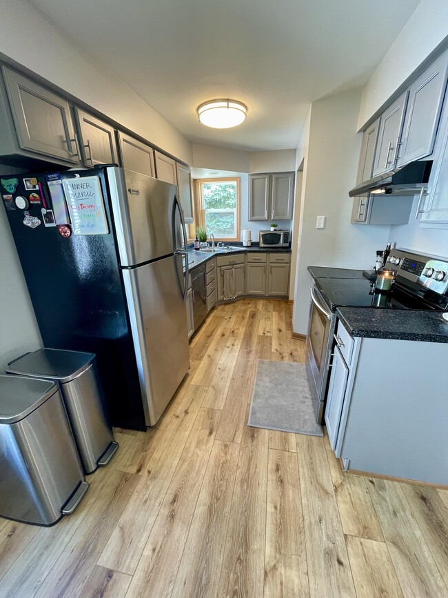 Building Photo - 3016 Maple Valley Dr