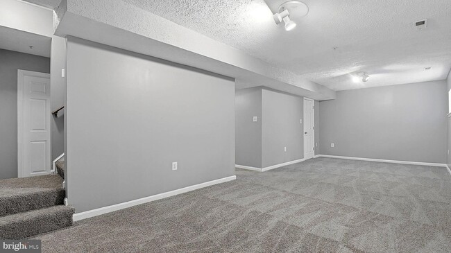 Building Photo - 14101 Kathleen Ln