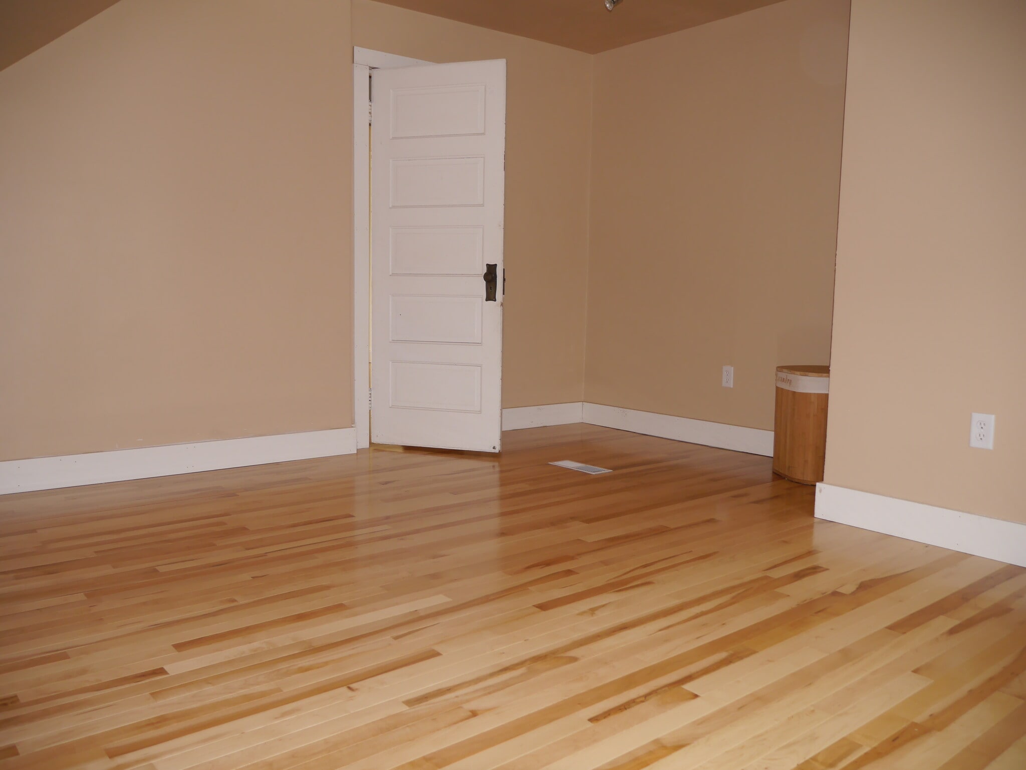 Building Photo - 1533 N 50th Pl