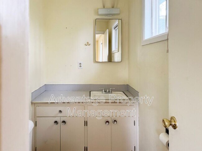 Building Photo - 2315 NW Circle Blvd