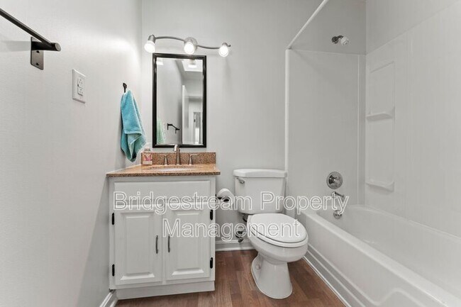 Building Photo - 924 Tradewind Dr