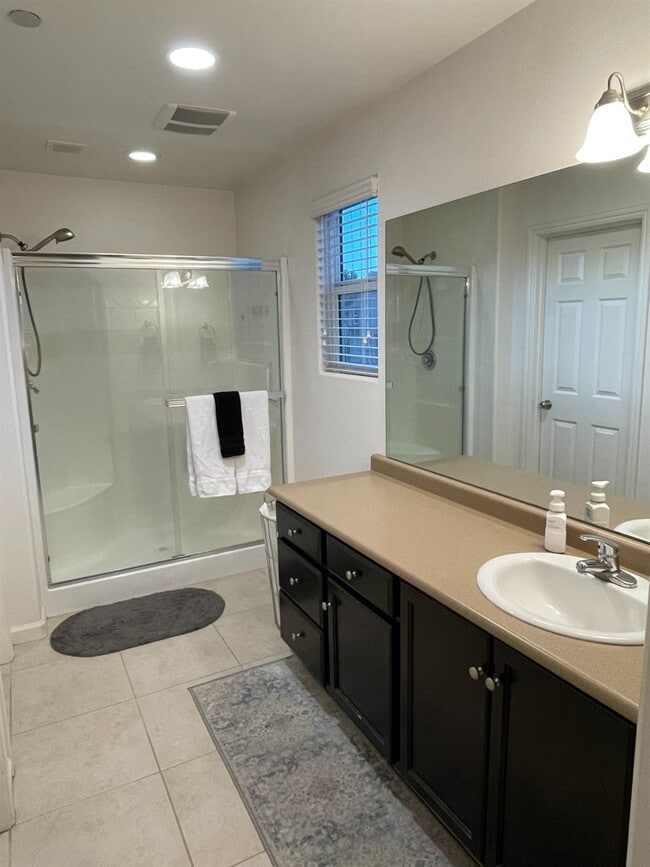 Building Photo - 1523 N Strada Way