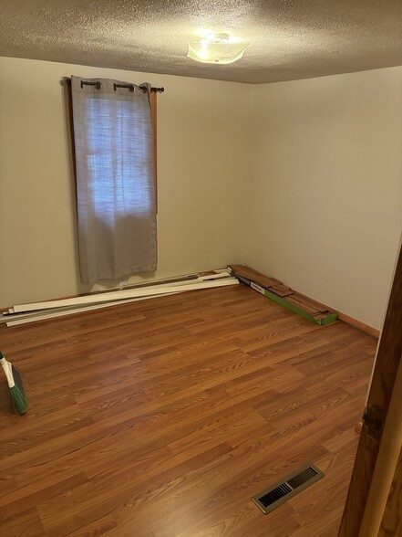 Building Photo - 305 Calder Ave