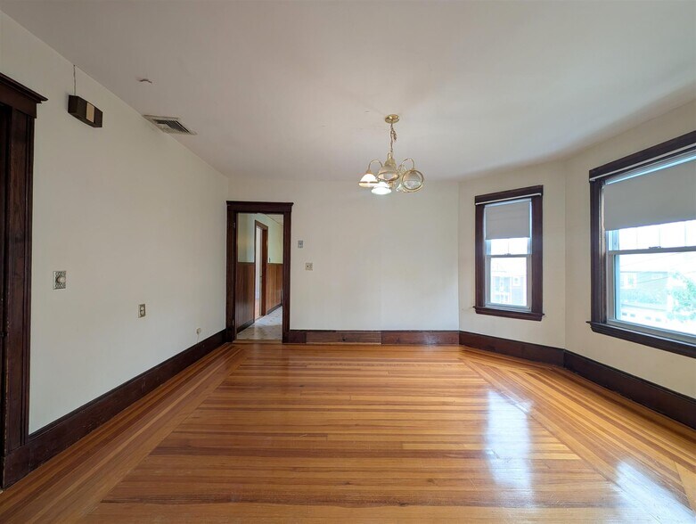 Building Photo - 136 North St