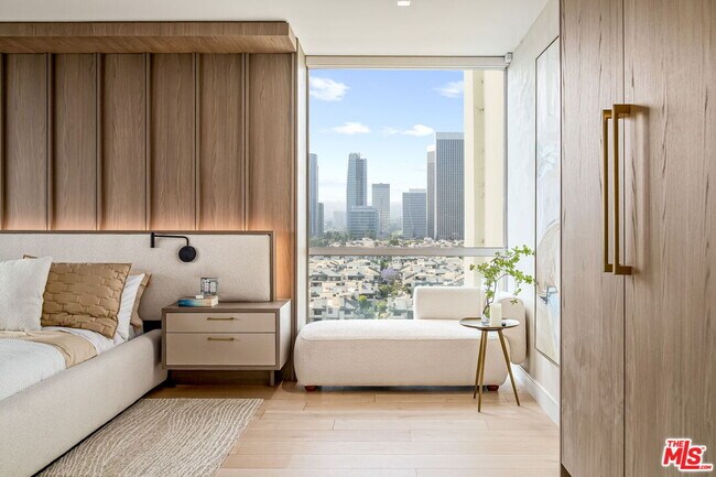 Building Photo - 2222 Ave of the Stars