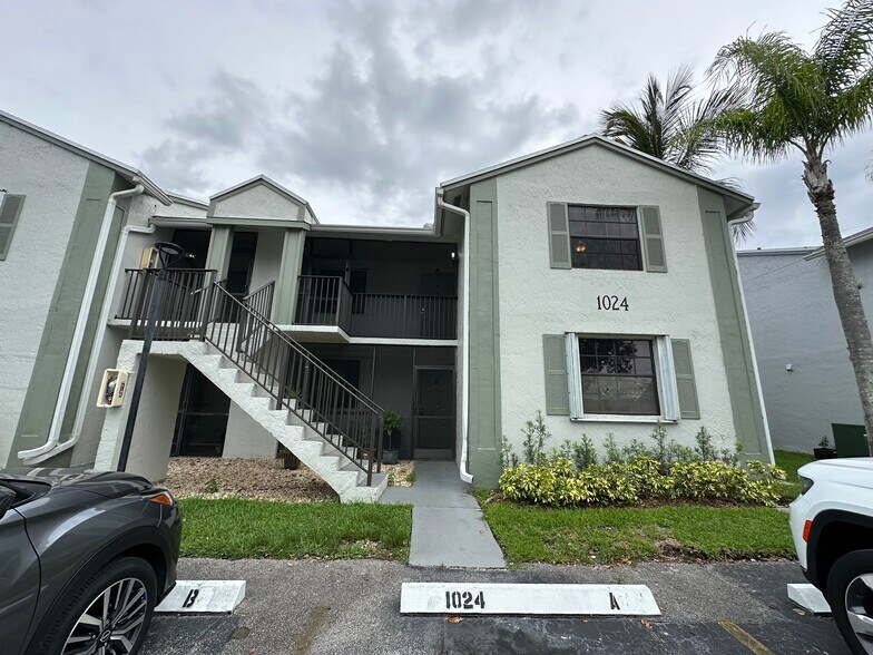 Primary Photo - 1024 S Independence Dr