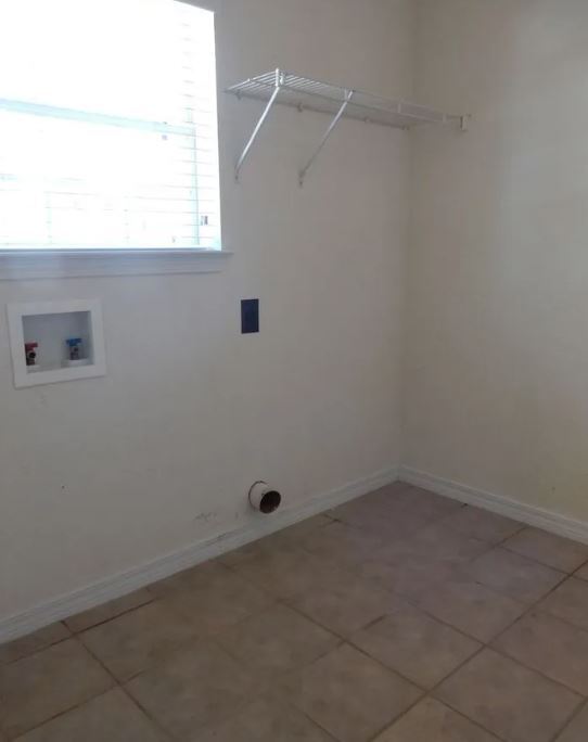 Building Photo - 604 E Shipwreck Rd