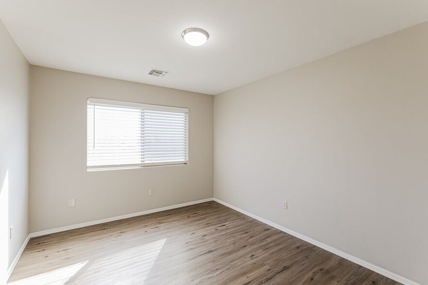 Building Photo - 2247 E Calle Gran Desierto