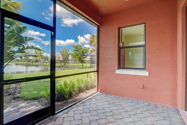 Building Photo - 12762 Fairington Way