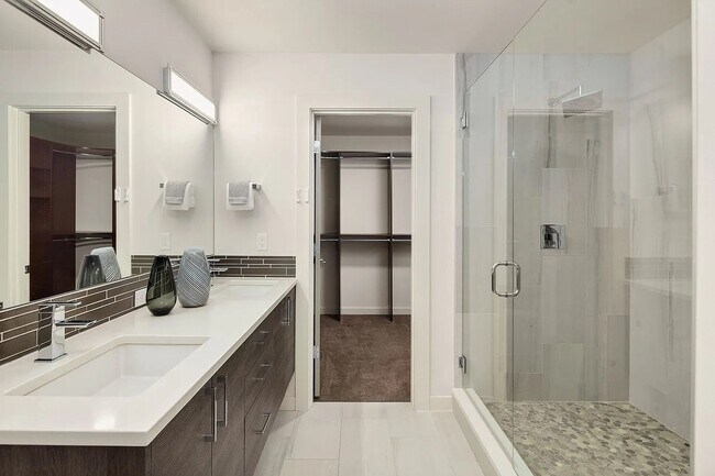 Building Photo - Maple Leaf - Northgate Home