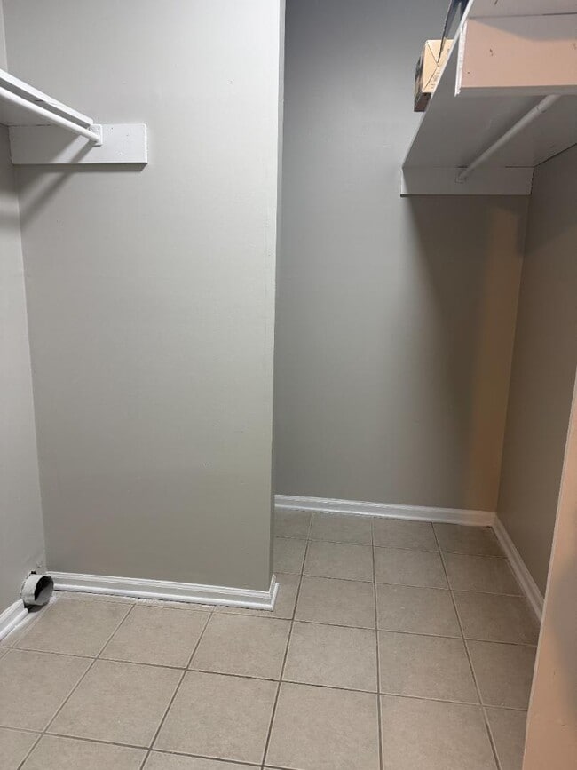 Building Photo - 3981 Bradford Ct