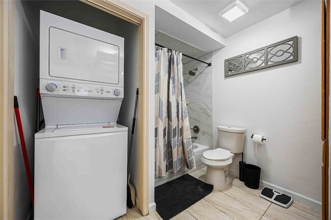 Building Photo - 3231 Allen Pkwy